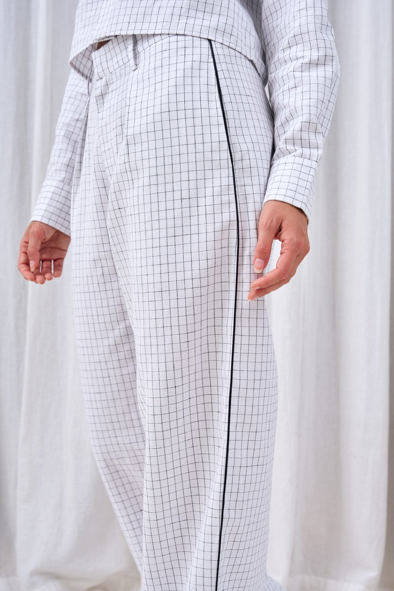 The Grid Linen Trousers