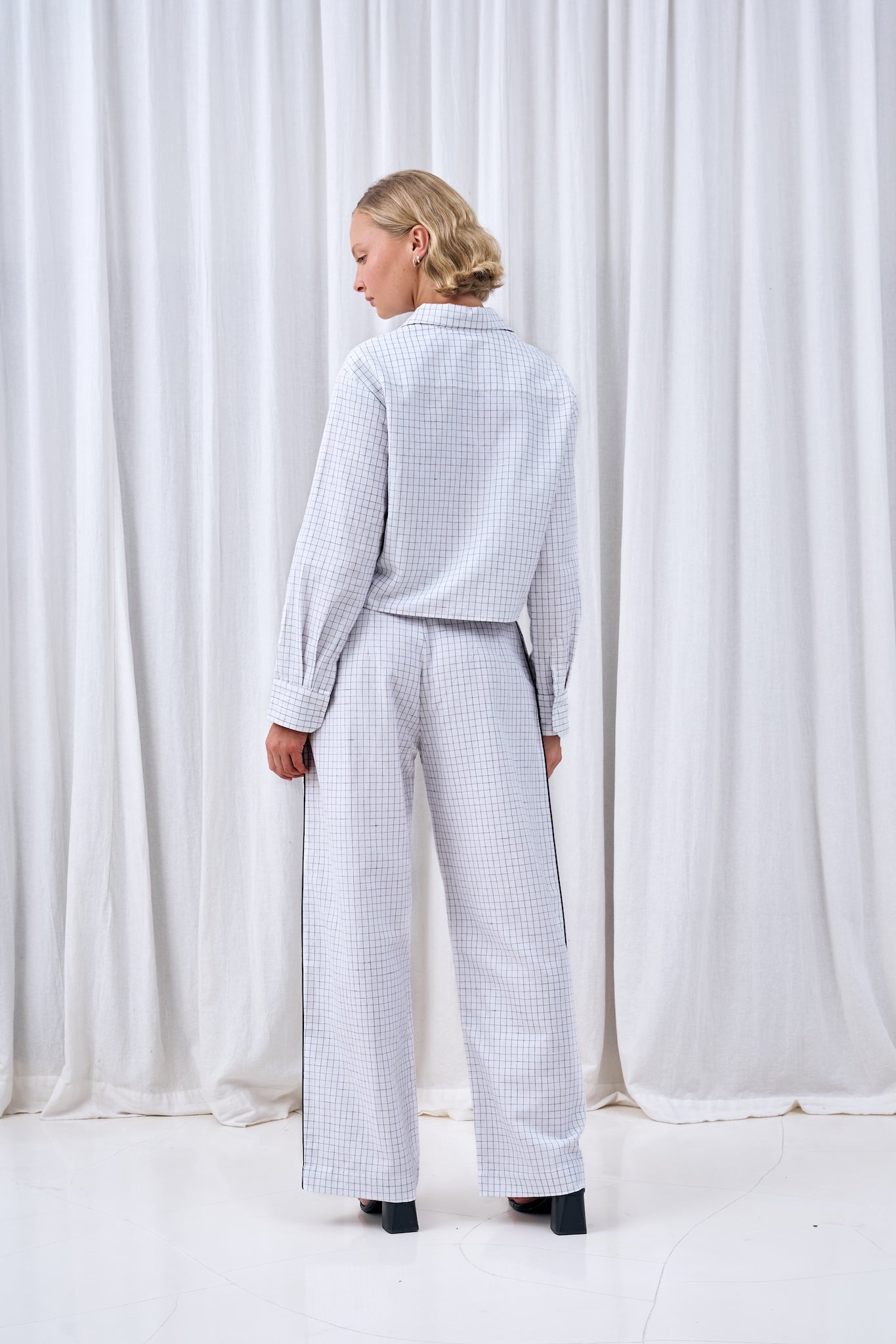 The Grid Linen Trousers