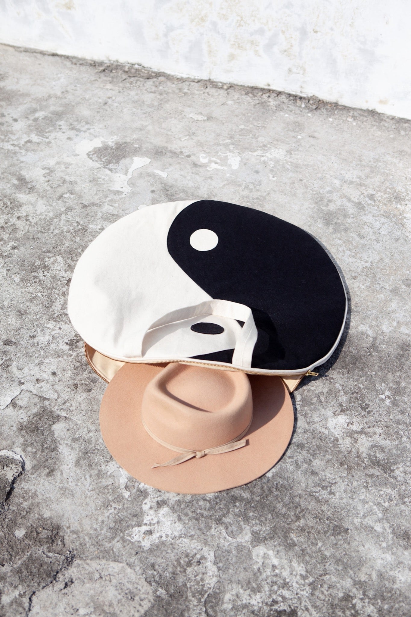 balm wears yin yang brim bag